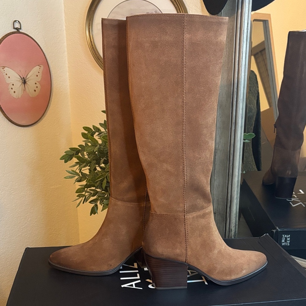 Naturalizer Fae Knee High Boots-Tan Suede-Size 9 - Picture 2 of 9